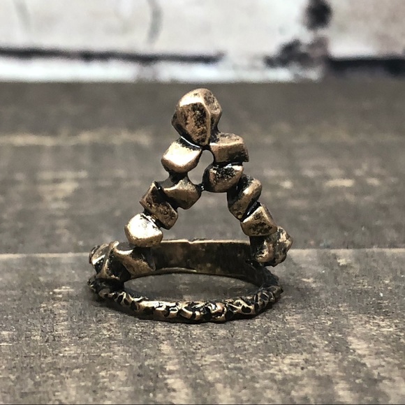 NEW Ethnic V-Shaped Nugget Bronze-tone Ring - Picture 3 of 6